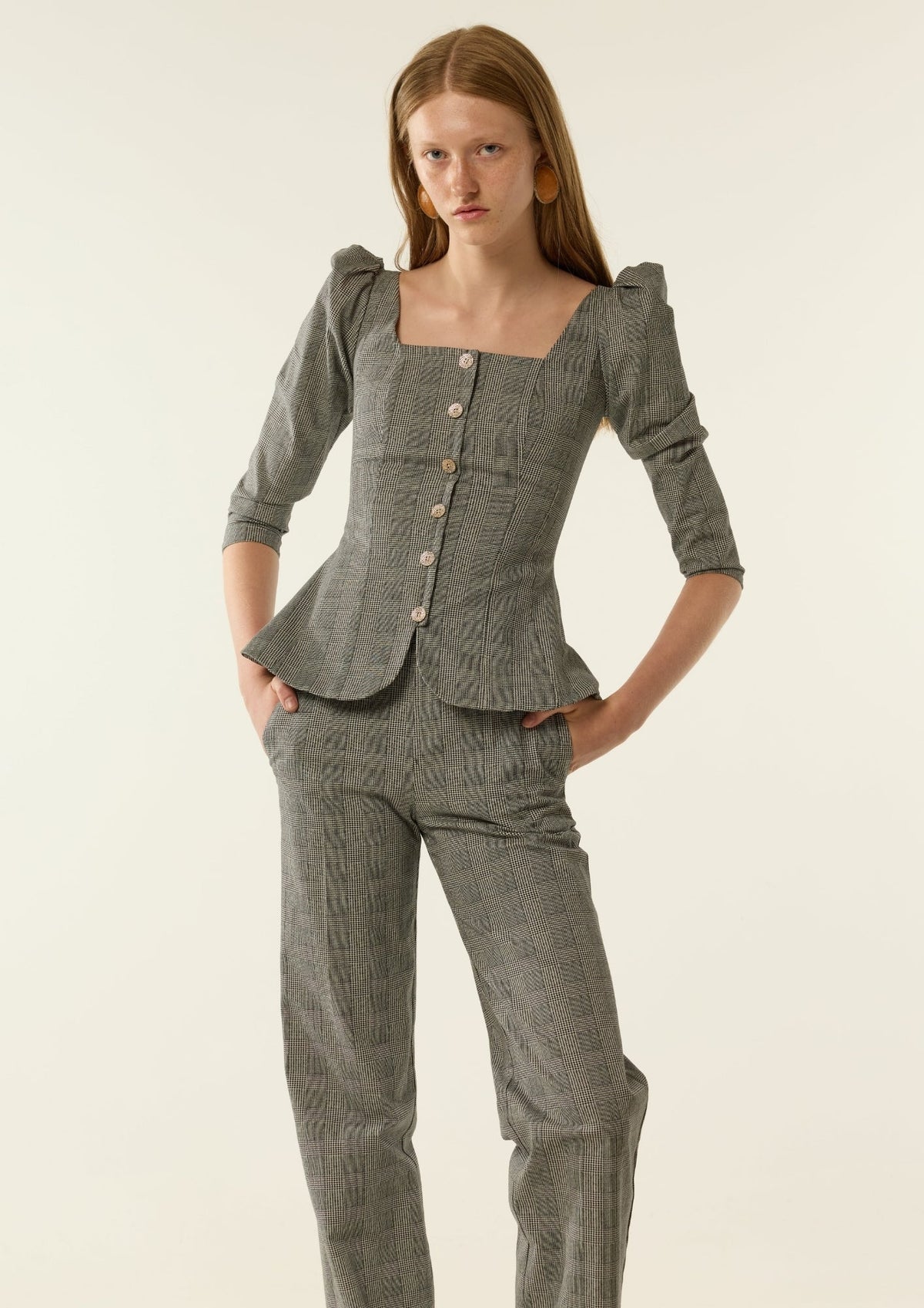 Top Marini Gris de IQ Collection · estampado vichy en negro y blanco