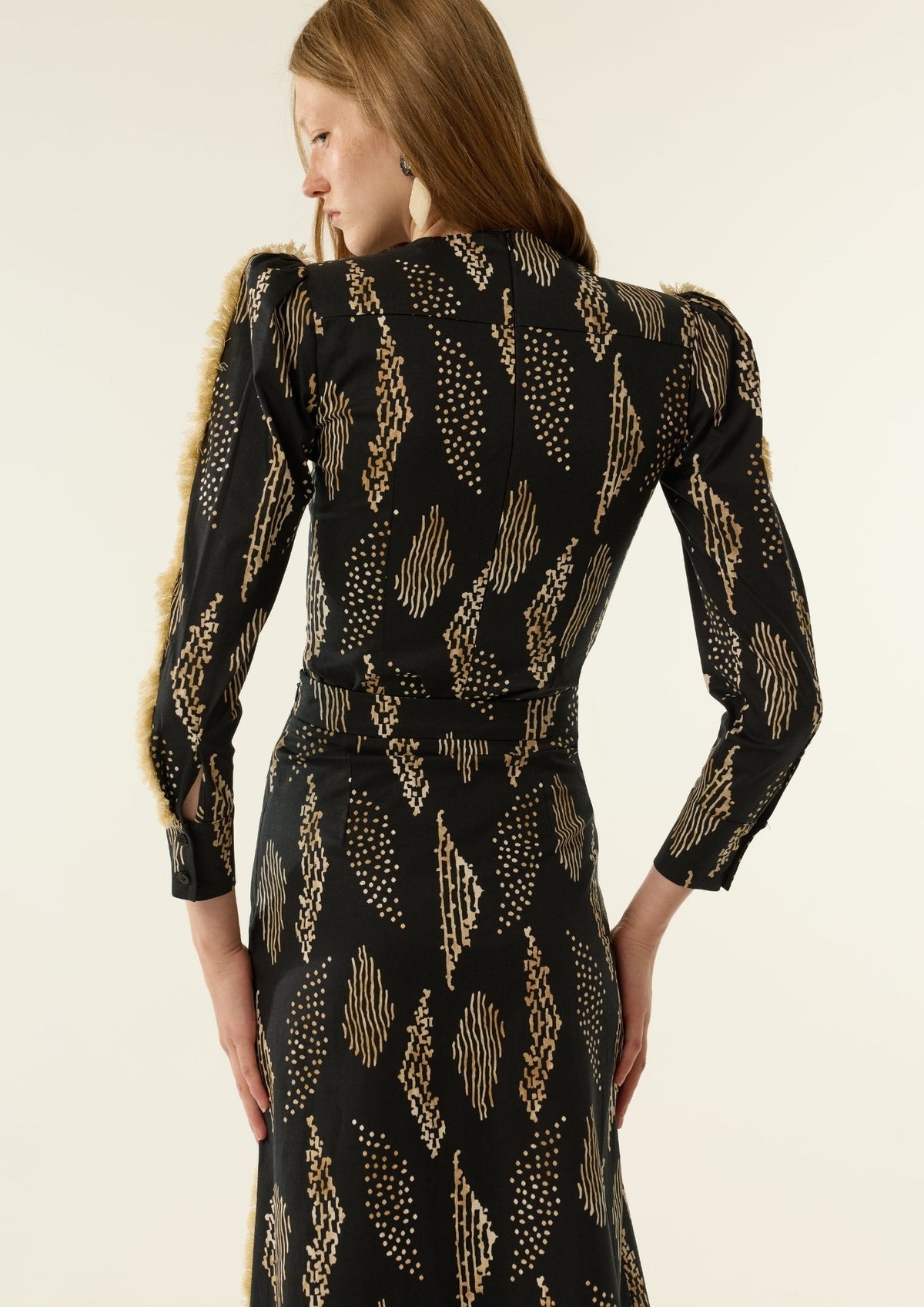 Camisa Elva Negro de IQ Collection · detalle 2