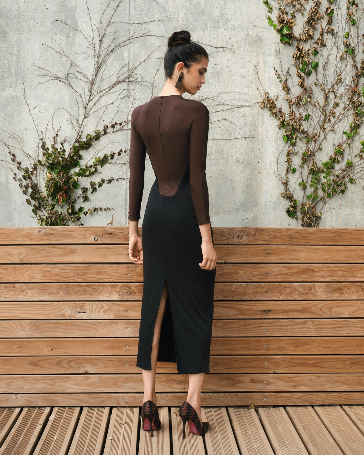Vestido Morrow Marrón de IQ Collection · detalle 3