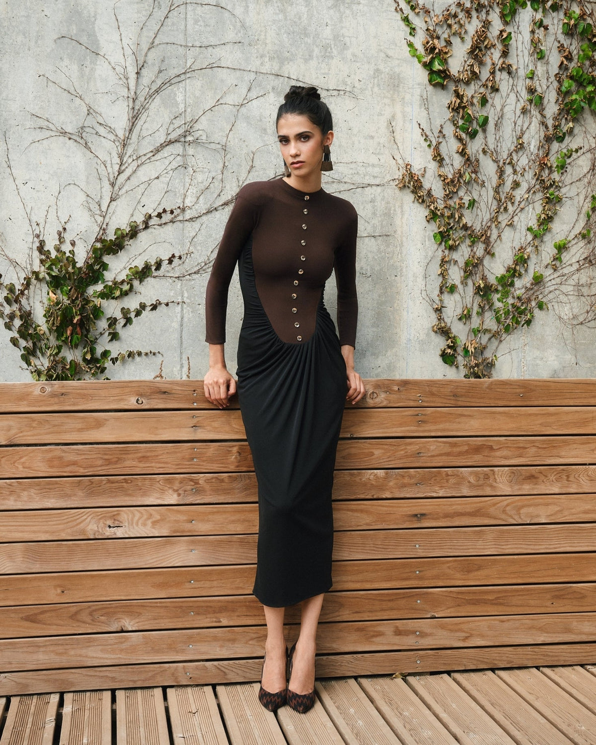 Vestido Morrow Marrón de IQ Collection · detalle 4
