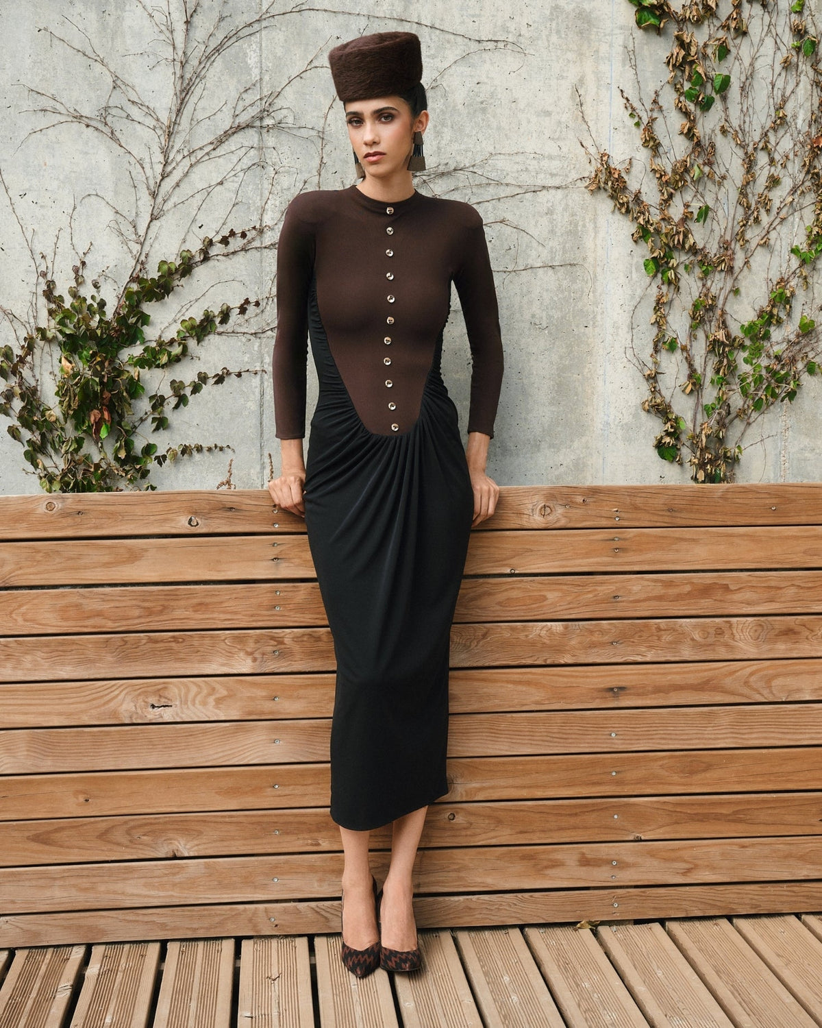 Vestido Morrow Marrón de IQ Collection · detalle 6
