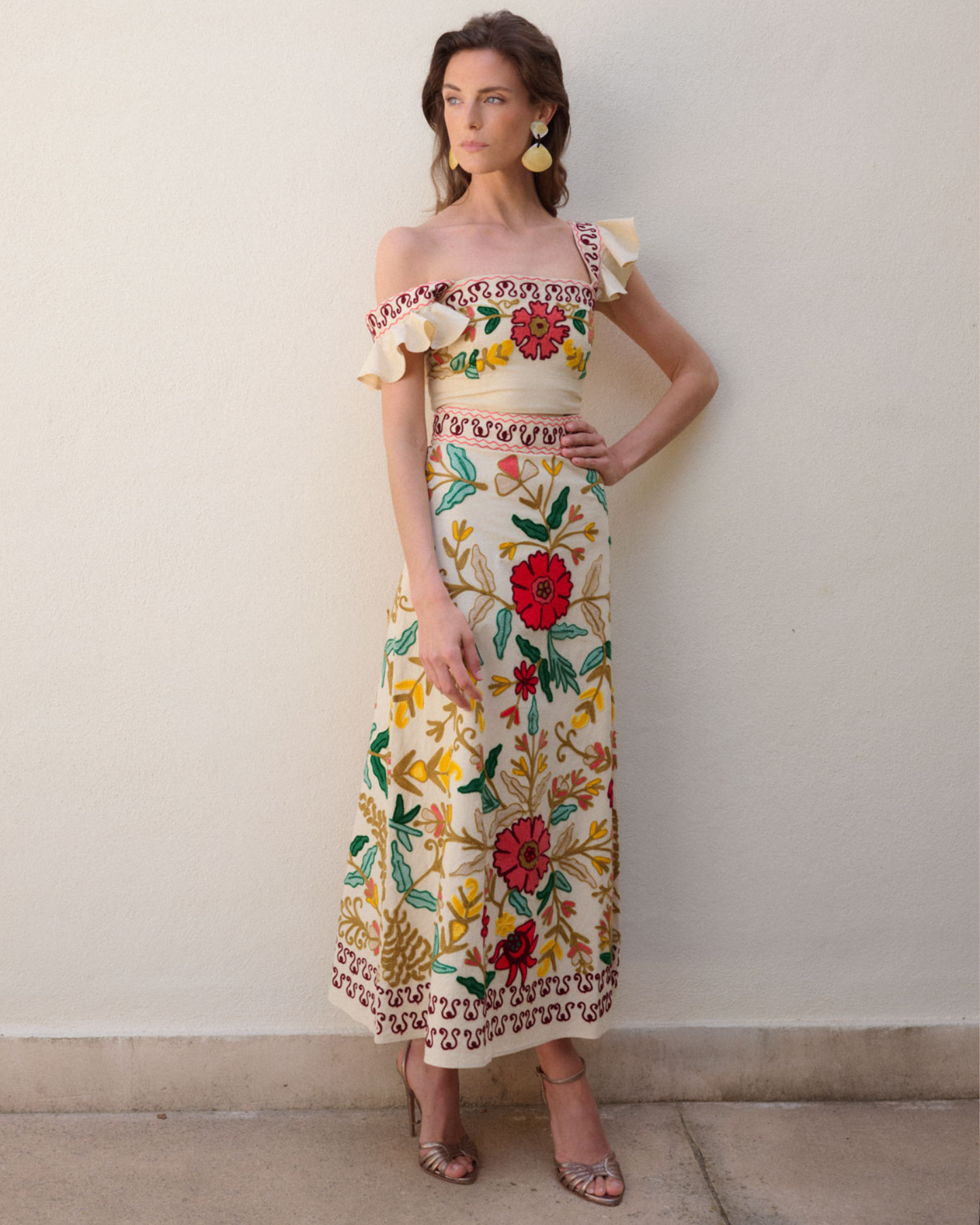 Conjunto Oria de top y falda bordados en beige de IQ Collection · PORTICO Concept, Turó Park Barcelona