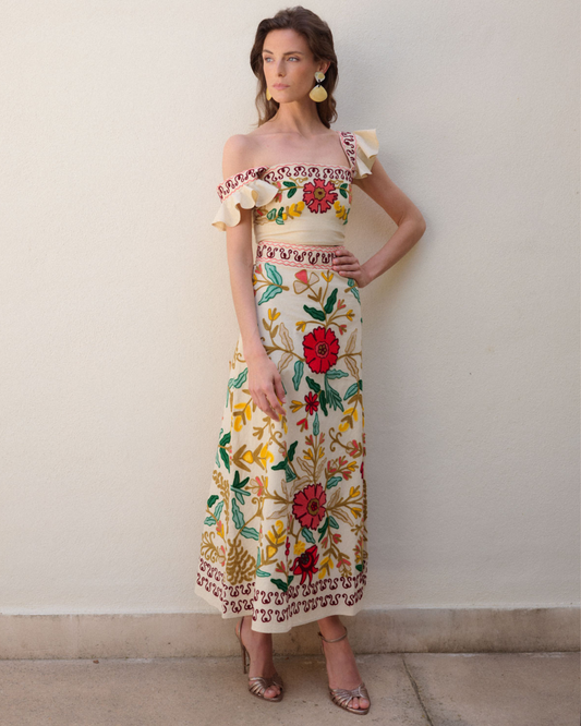 Conjunto Oria de top y falda bordados en beige de IQ Collection · PORTICO Concept, Turó Park Barcelona
