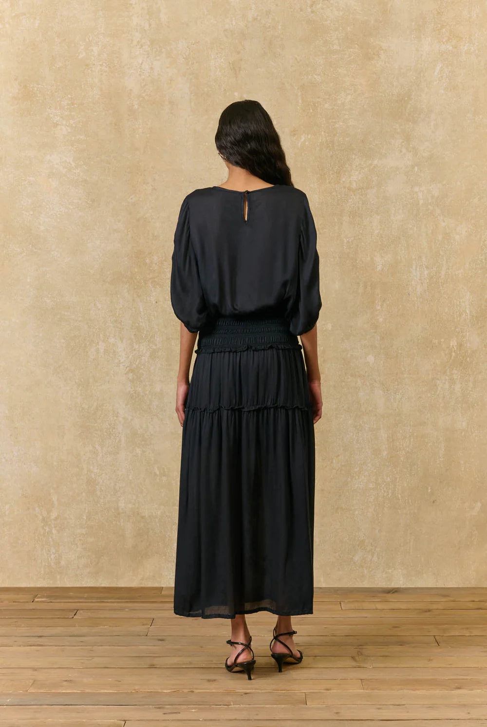 Falda Polly, falda larga negra de volantes – Louise Misha · PORTICO Concept, Turó Park Barcelona