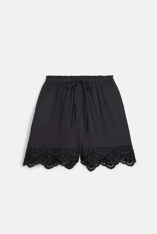 Short Boxi, pantalón corto negro con puntilla calada – Louise Misha · PORTICO Concept, Turó Park Barcelona