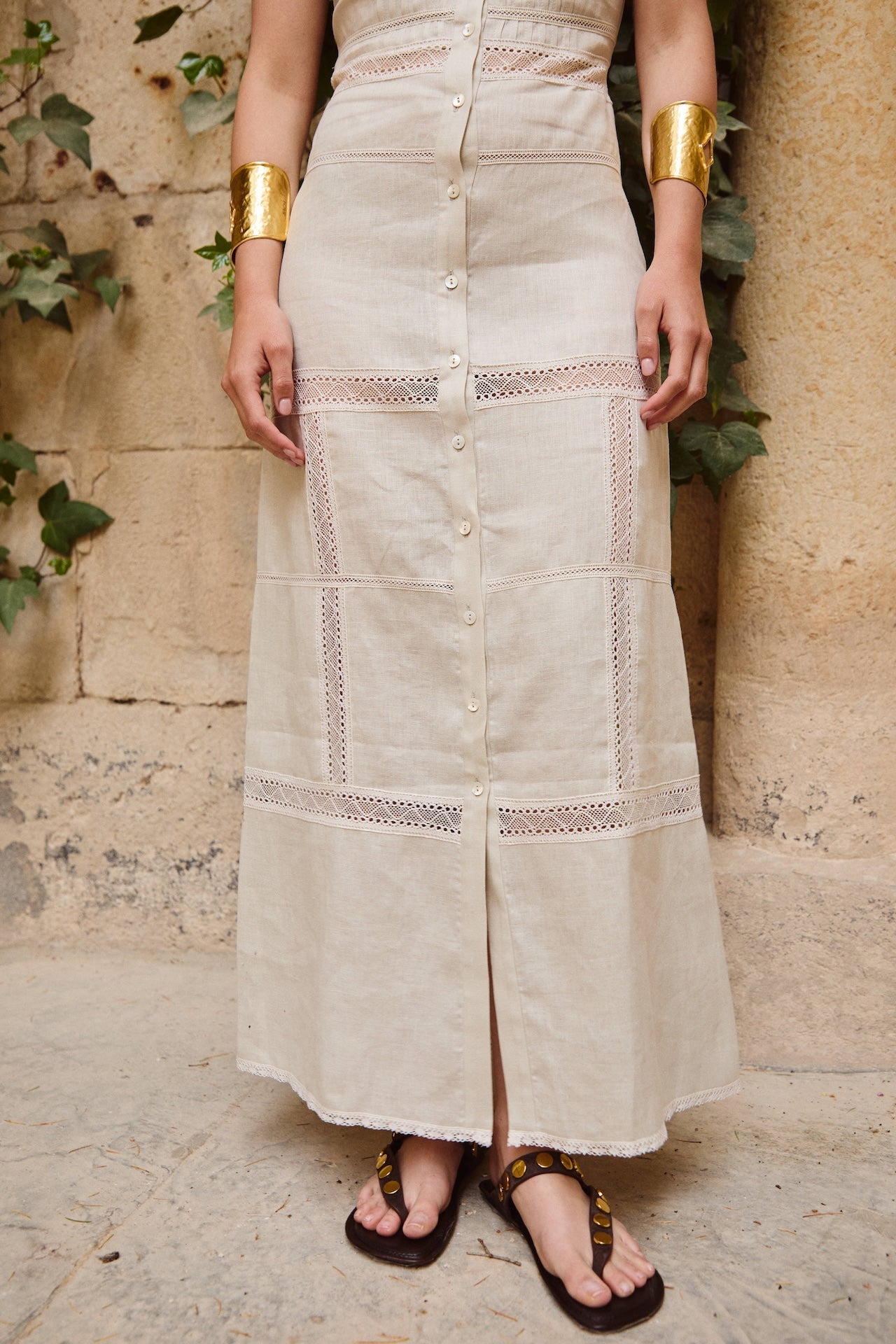 Vestido Folia Piedra Monbali Collection — cuerpo del bordado con detalle de flores