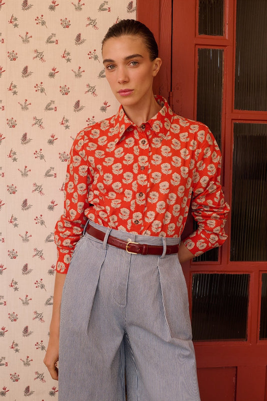 Camisa Alana de flores rojas de Maria de la Orden
