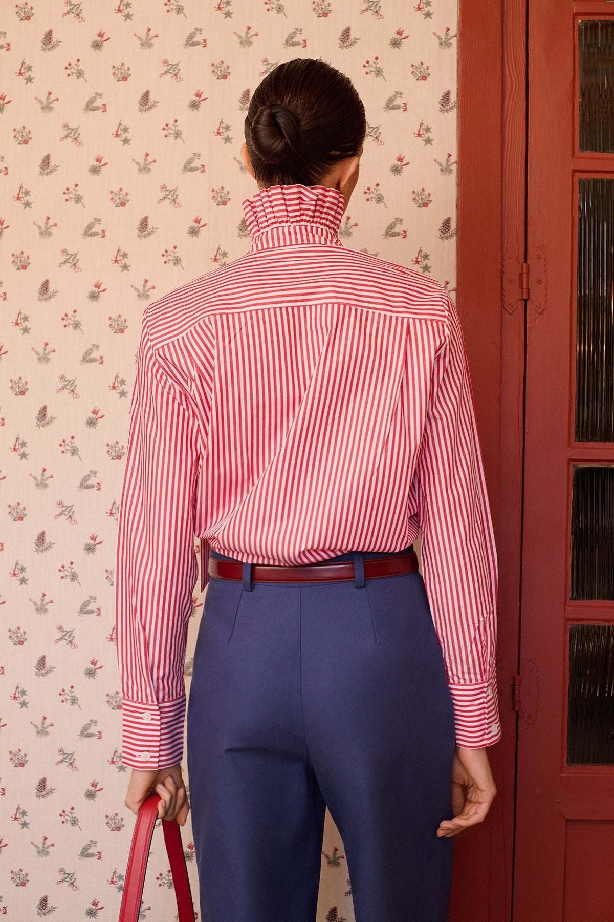 Camisa Blake Rayas Rojas de Maria de la Orden - detalle botonadura lateral