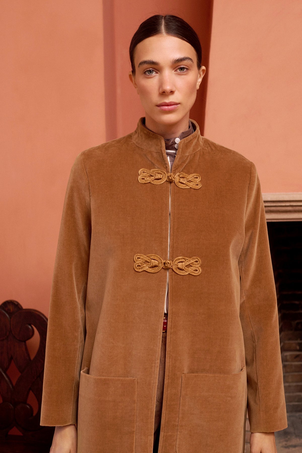 Abrigo Carnot Terciopelo Camel de Maria de la Orden · detalle 6