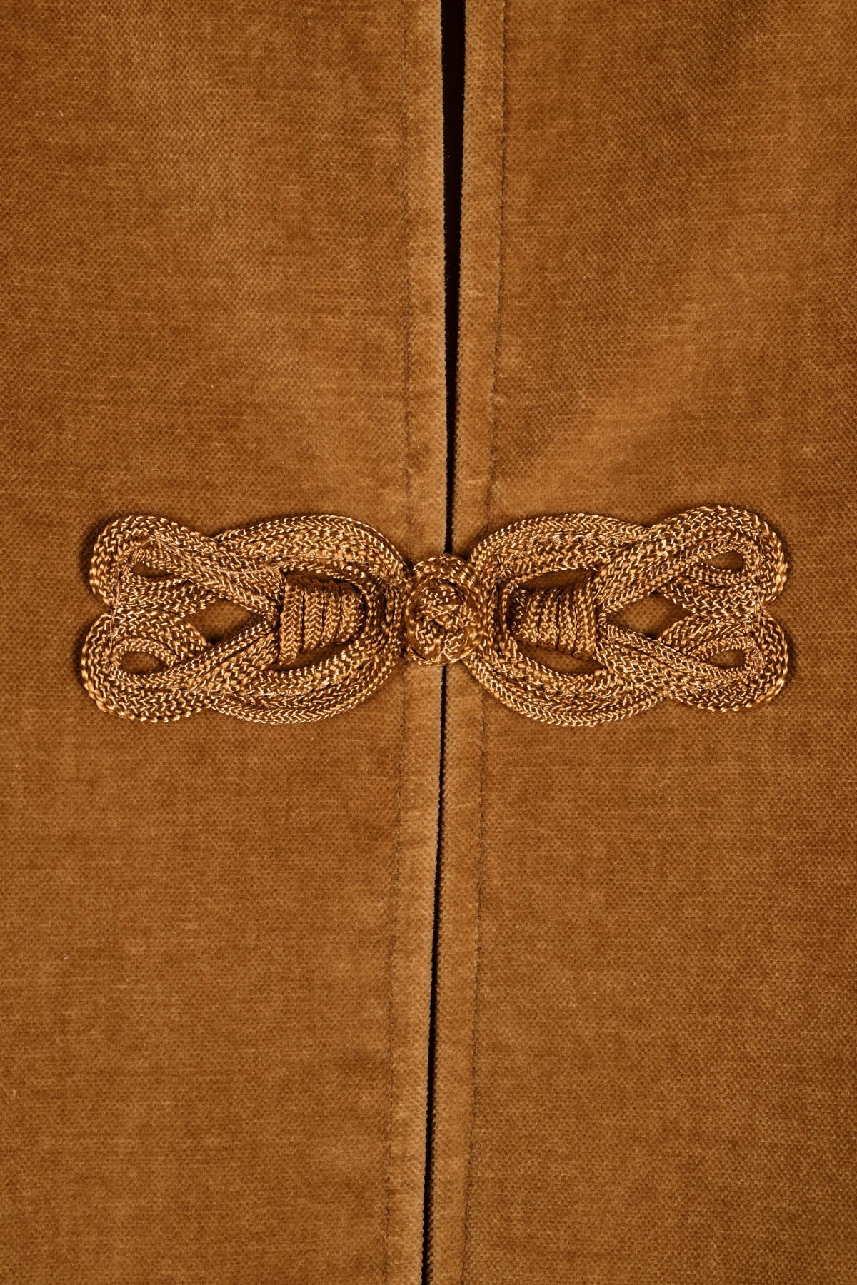 Abrigo Carnot Terciopelo Camel de Maria de la Orden · detalle 7