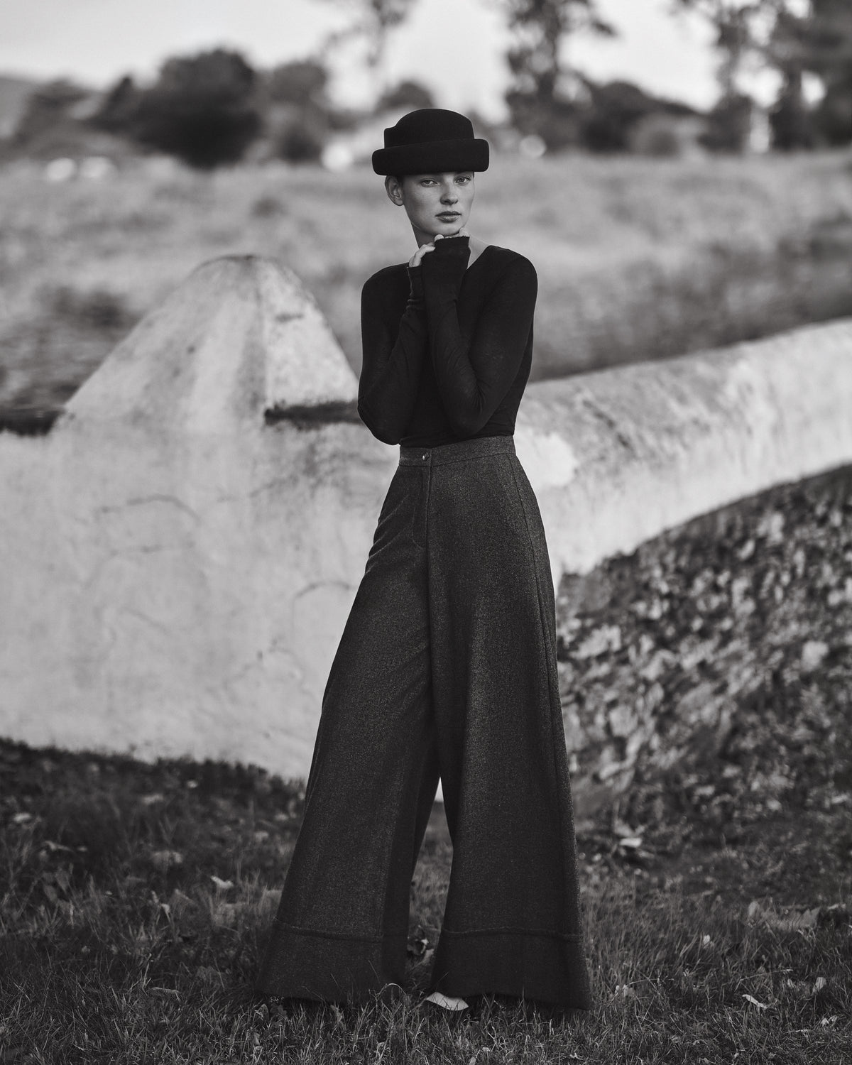 Casquete Nina Negro de Zahati · detalle 1