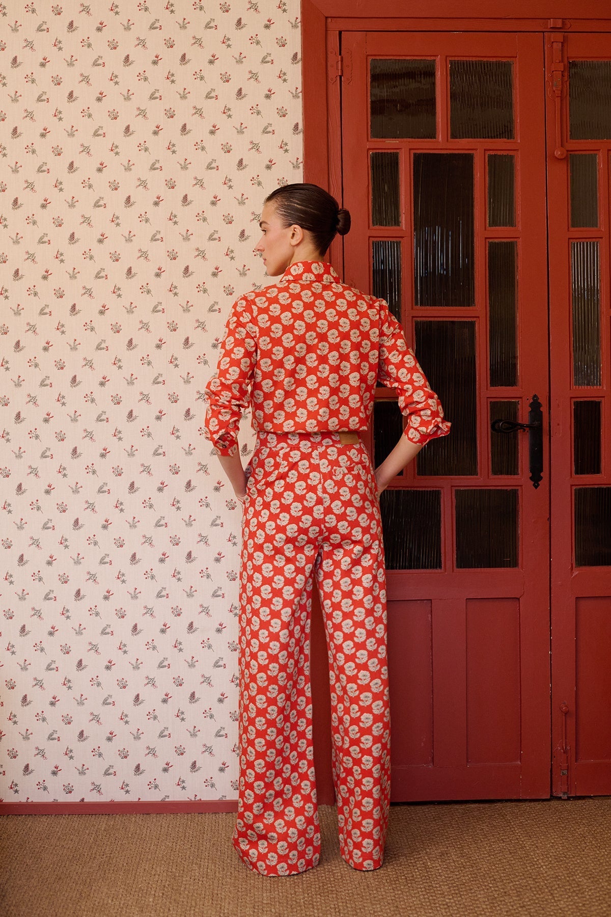 Pantalón Douglas flores rojas de Maria de la Orden, detalle del tejido