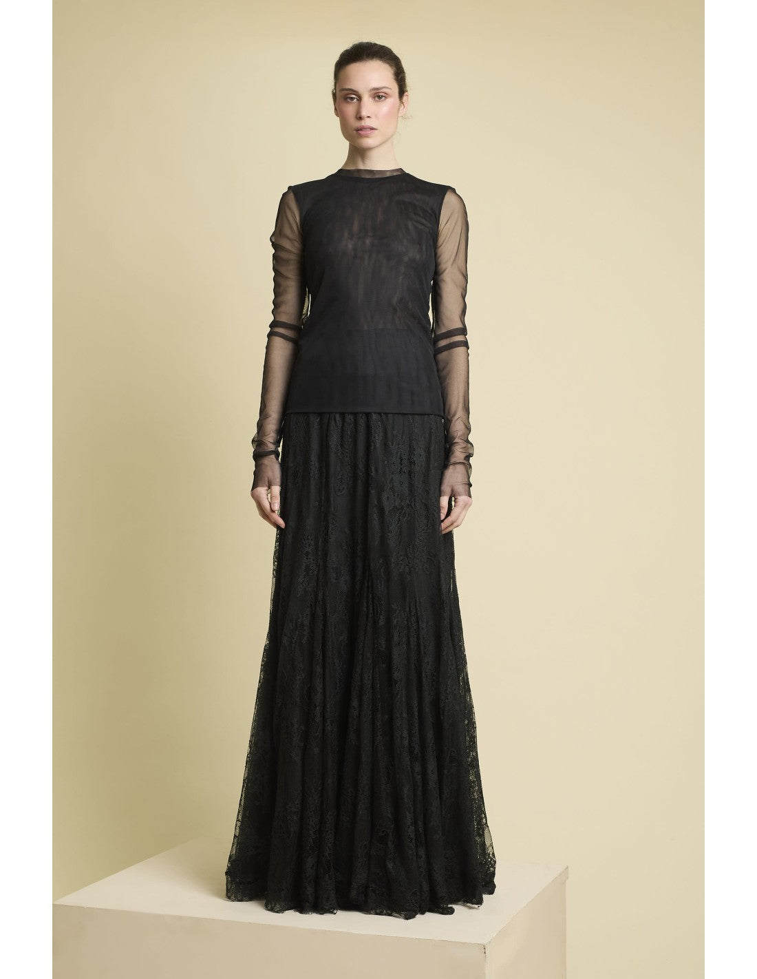 Falda Camelia Negra de Zaitegui studio · encaje y viscosa