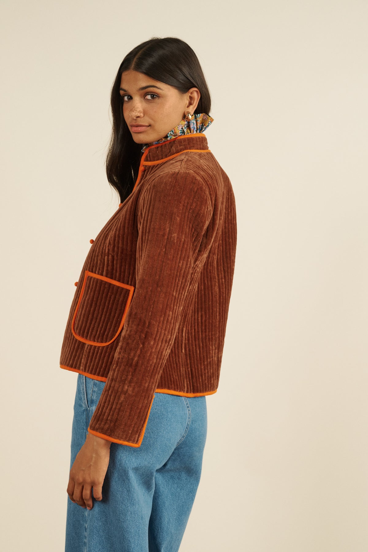 Chaqueta Fittonia marrón de Maria de la Orden, vista posterior