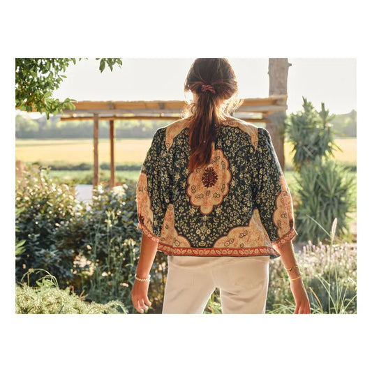 Chaqueta Ursa en algodón azul índigo con bordados florales – Mabe · PORTICO Concept, Turó Park Barcelona (vista 2)