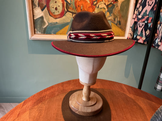 Sombrero de invierno marrón