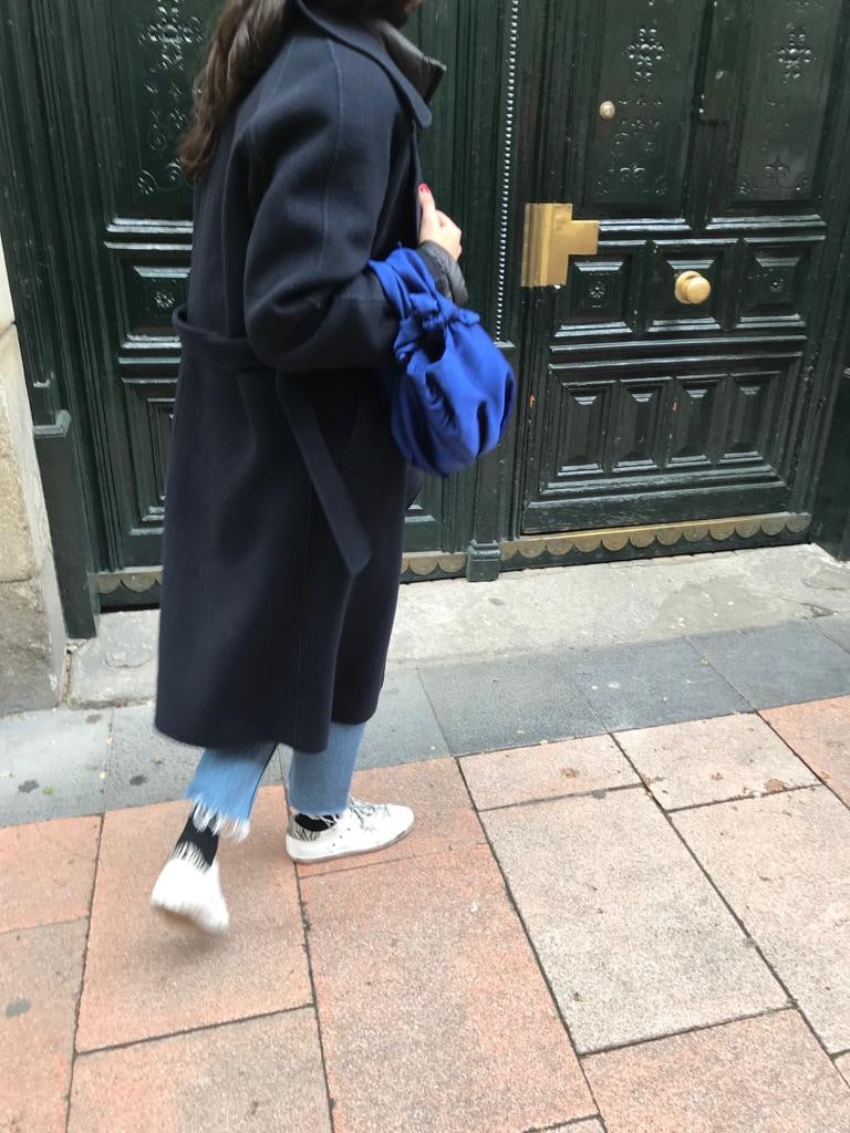 Bolso Bernatta Mini azul de Laia Alen – Laia Alen · PORTICO Concept, Turó Park Barcelona (vista 5)