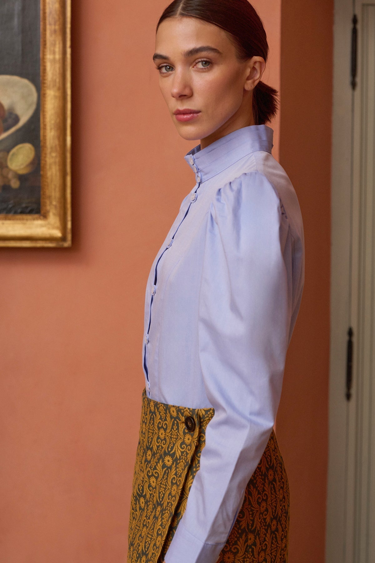 Camisa Iza azul cielo de Maria de la Orden, vista lateral