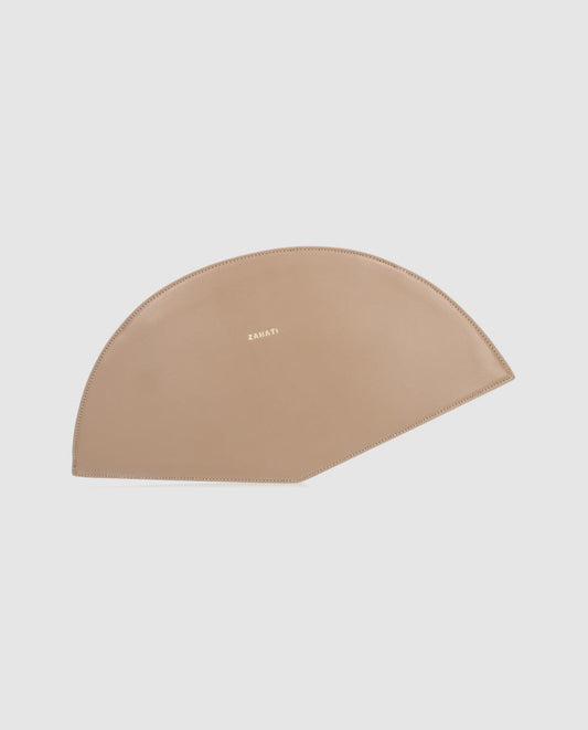 Bolso Abanico Lissé Topo de Zahati · eco luxury leather liso, cadena dorada desmontable