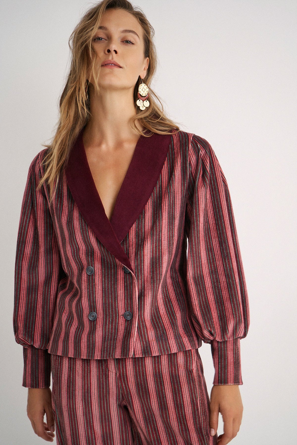 Chaqueta Arabela Granate Stripes Velvet de Magnolya Collection · detalle 4
