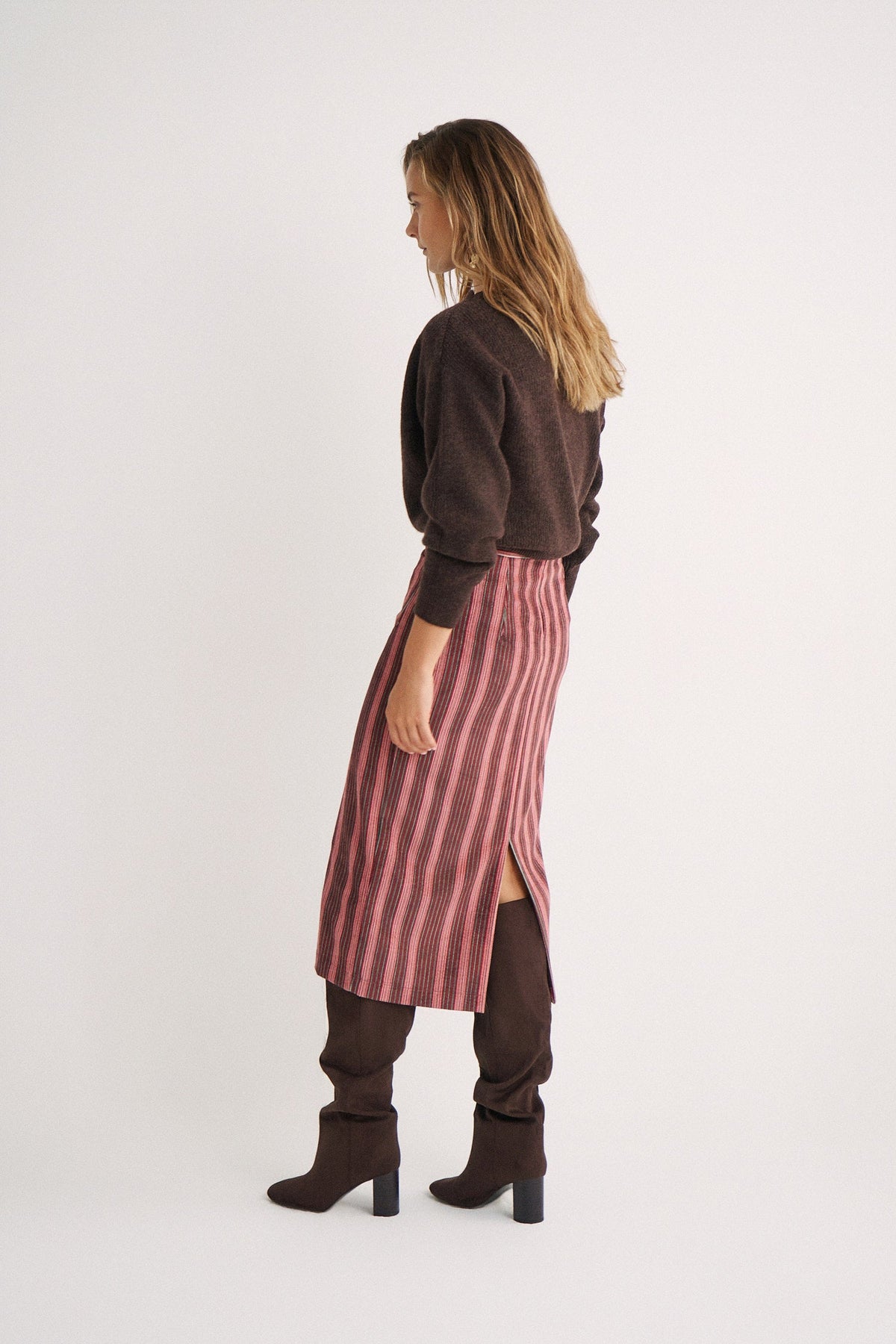 Falda Eulalia Granate Stripes Velvet de Magnolya Collection · terciopelo de rayas granate