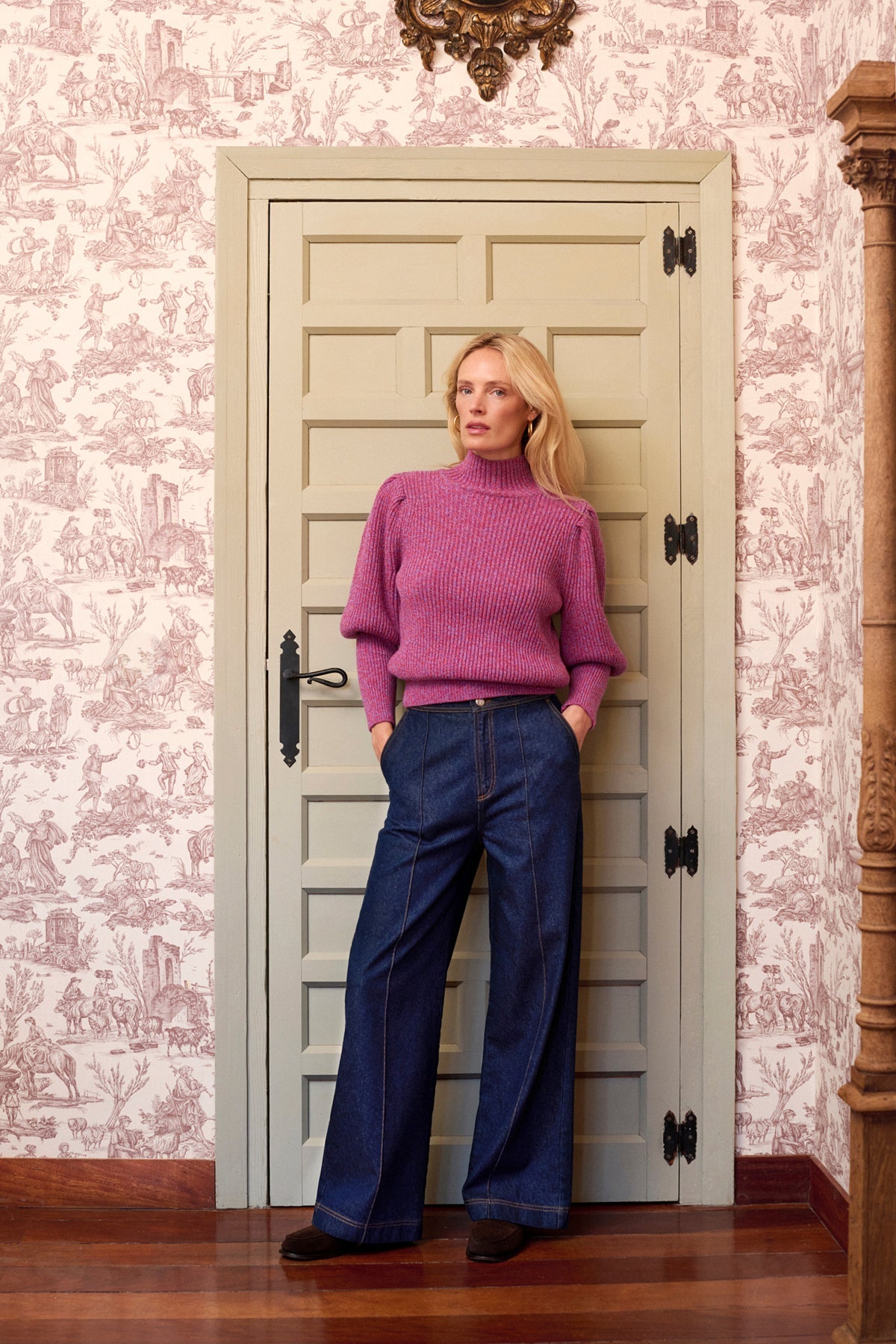 Jersey Matignon púrpura de Maria de la Orden, look con pantalón denim