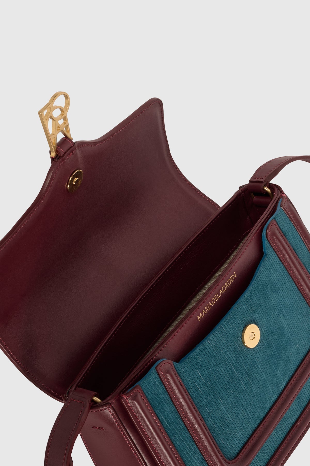 Bolso Noah Petróleo de Maria de la Orden - llevado al hombro