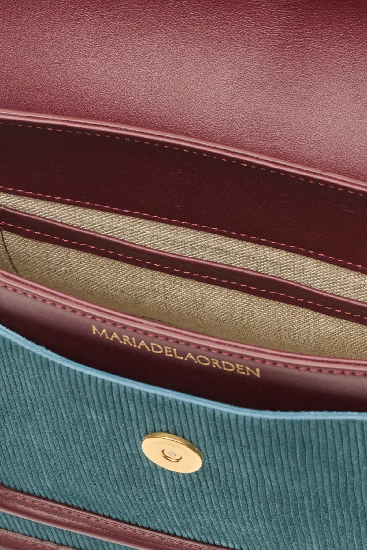 Bolso Noah Petróleo de Maria de la Orden - detalle pana de ante
