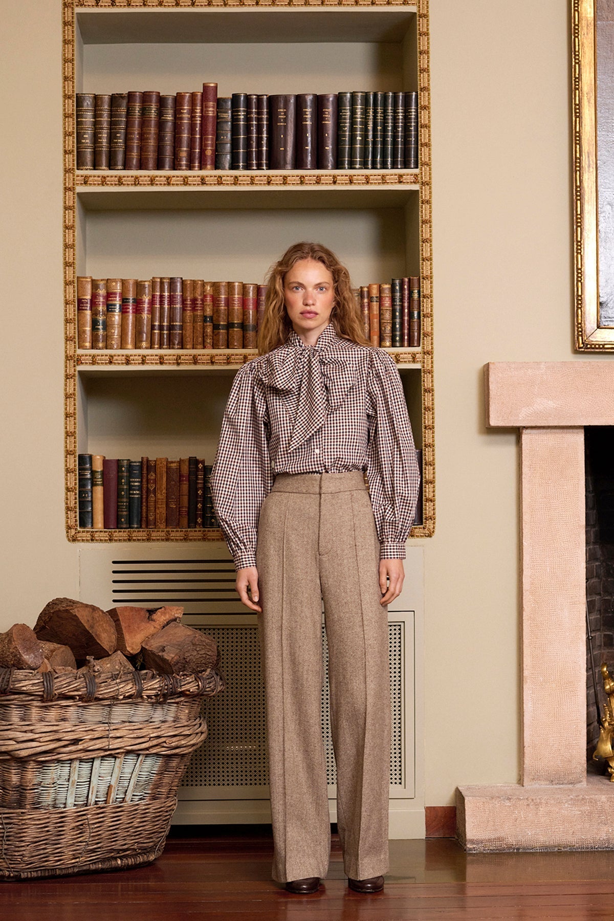 Pantalón Will espiga marrón de Maria de la Orden con camisa de vichy